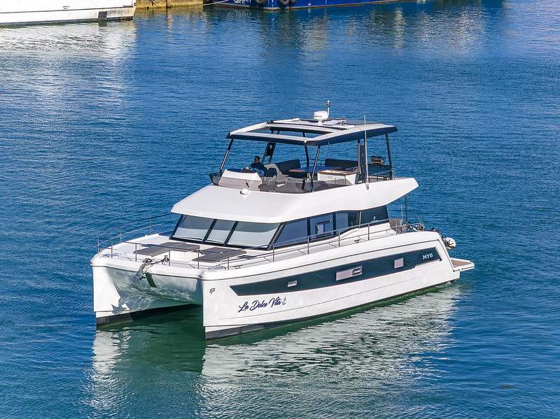 90 ft Azimut motor yacht for yacht charter at River Landing Marina, Little Havana, miami-yacht-rental, view 43