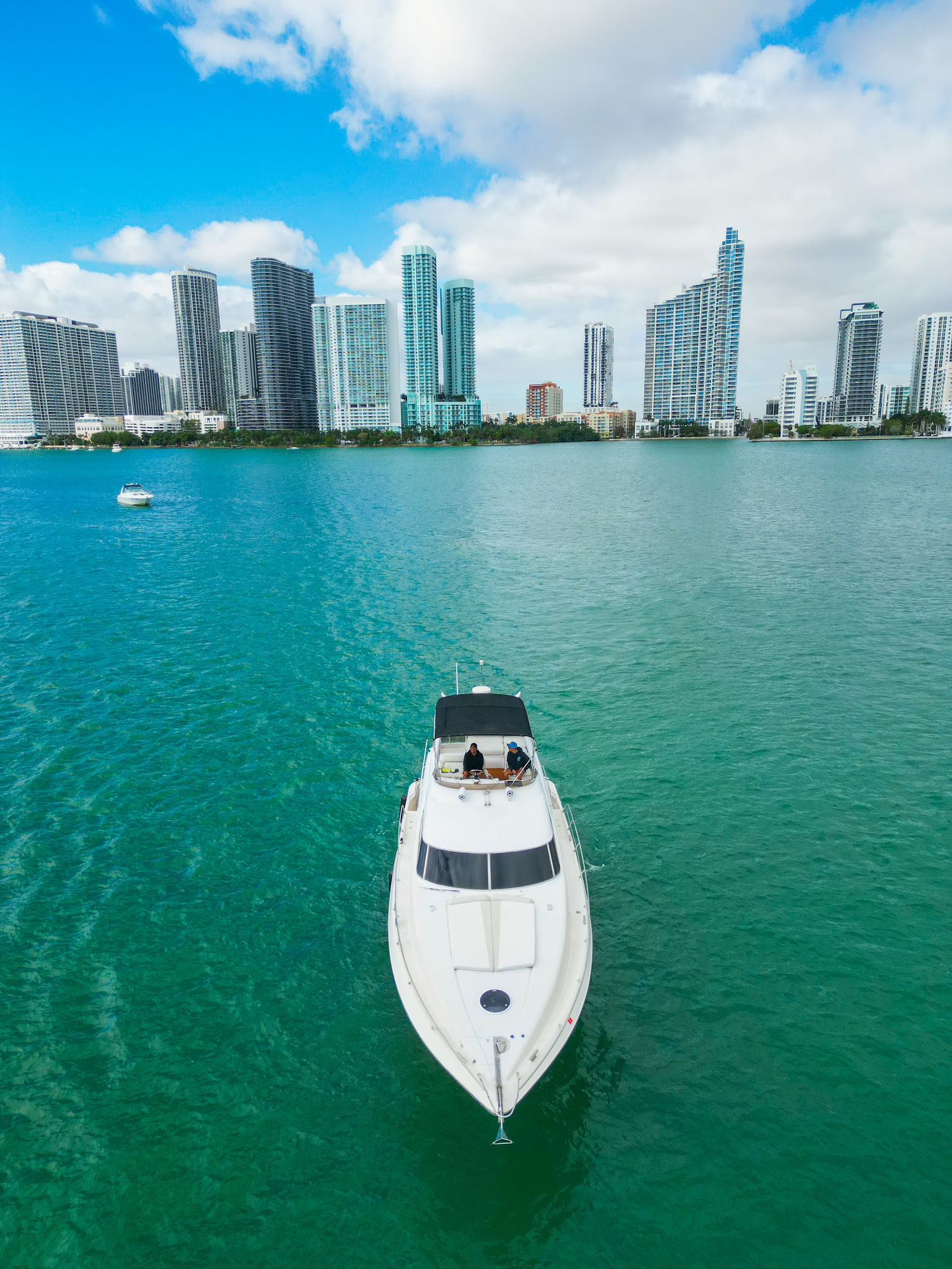 50 ft Sunseeker Manhattan motor yacht for yacht charter at miami-yacht-rental, view 2